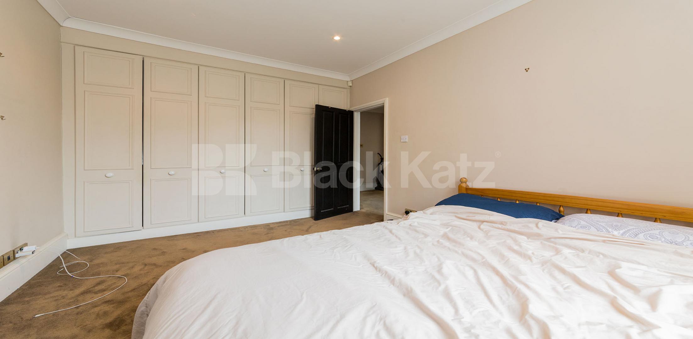 			2 Bedroom, 1 bath, 1 reception Flat			 Kendal Street, Hyde Park